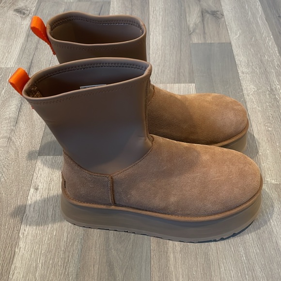 Ugg Women's Classic Dipper Boots - Picture 9 of 12